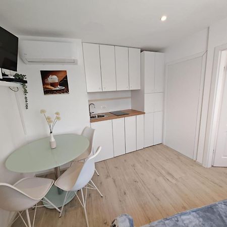 Apartment Luka Матулі Екстер'єр фото