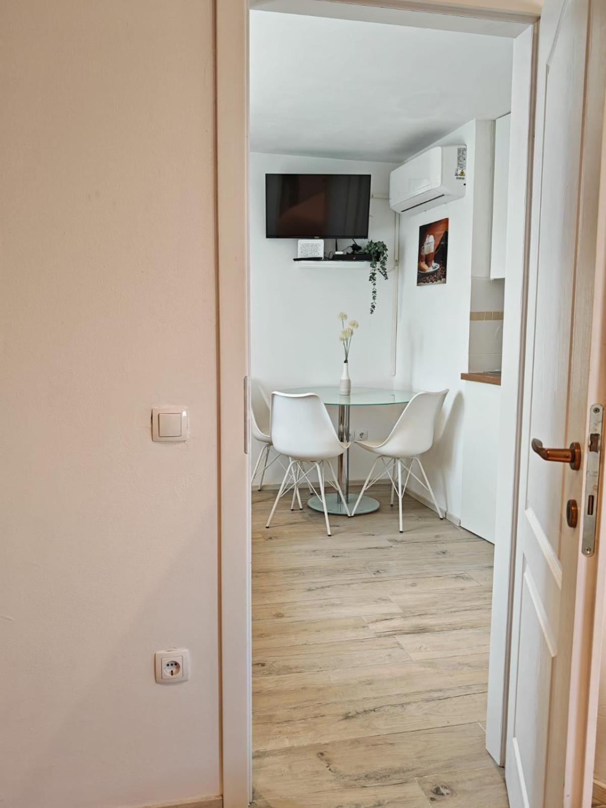 Apartment Luka Матулі Екстер'єр фото