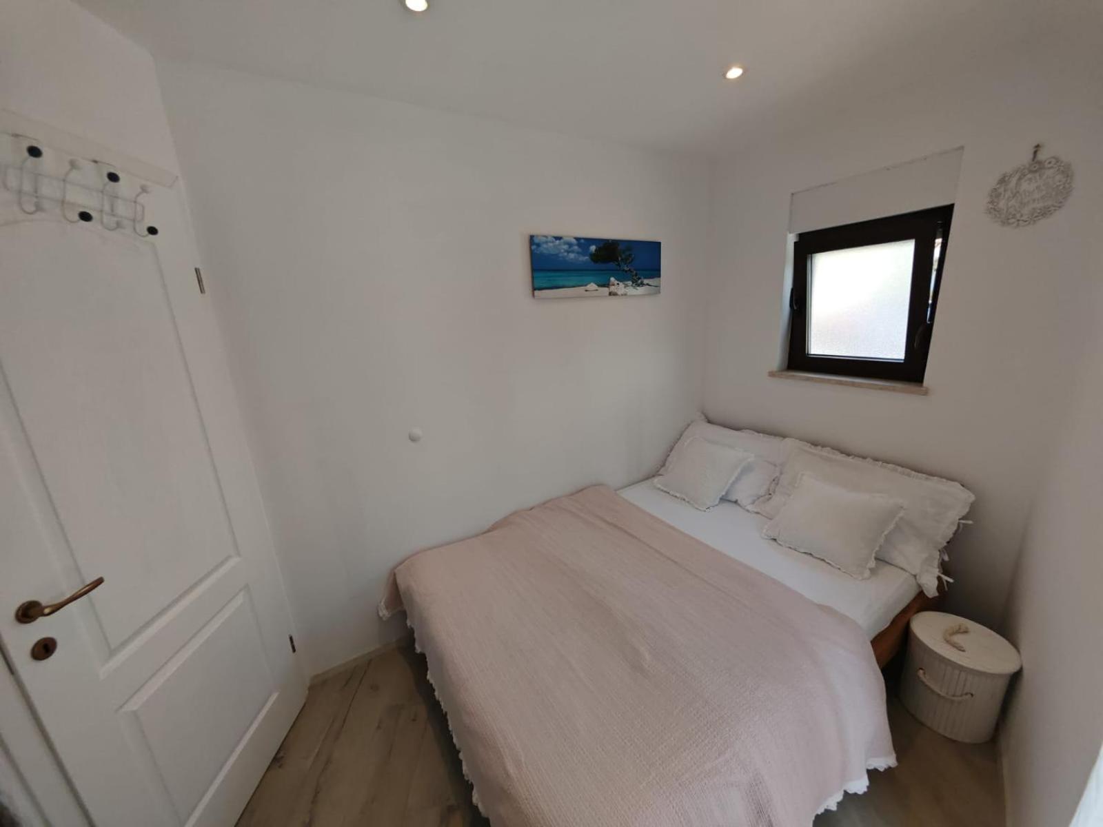 Apartment Luka Матулі Екстер'єр фото
