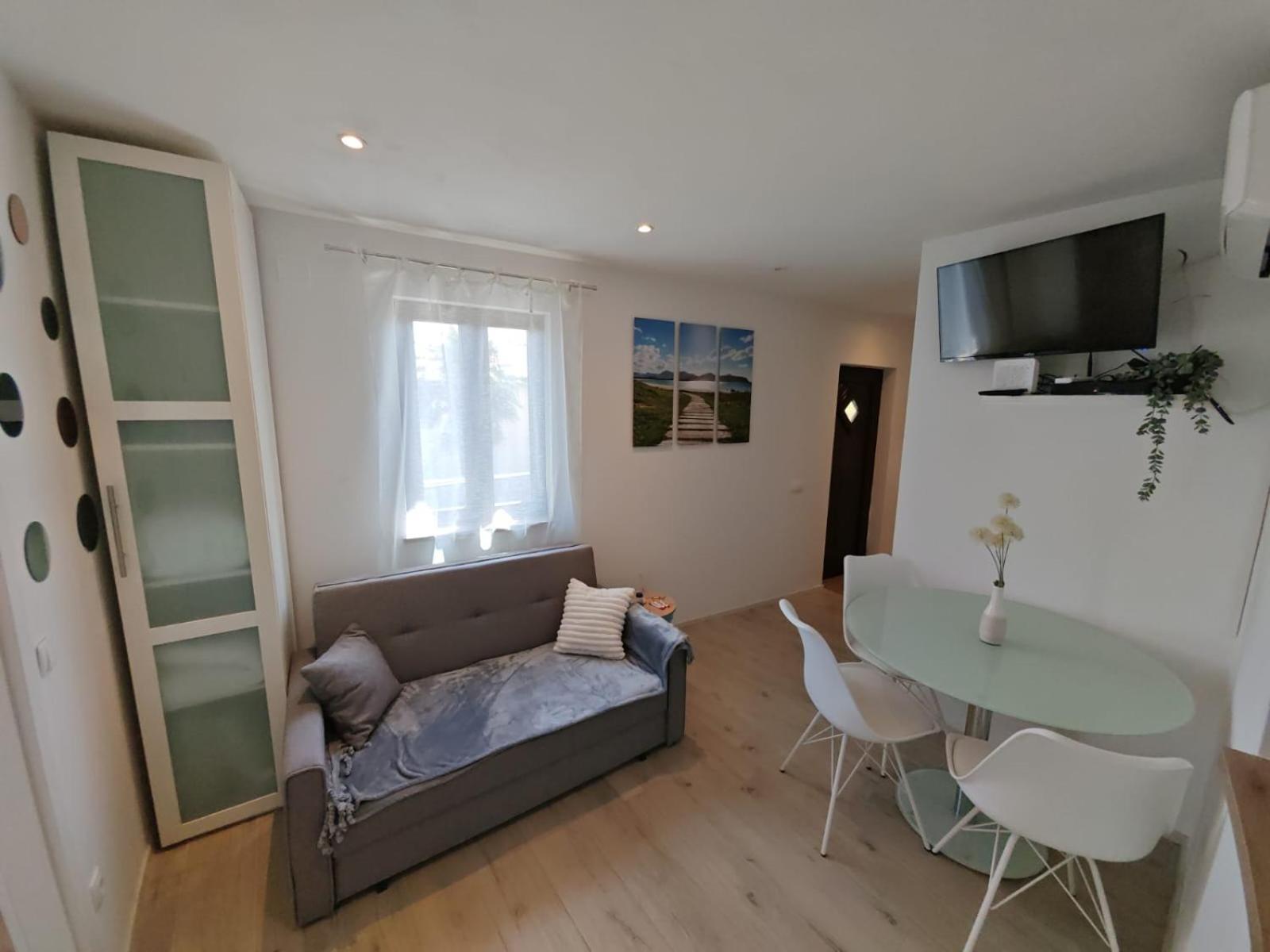 Apartment Luka Матулі Екстер'єр фото
